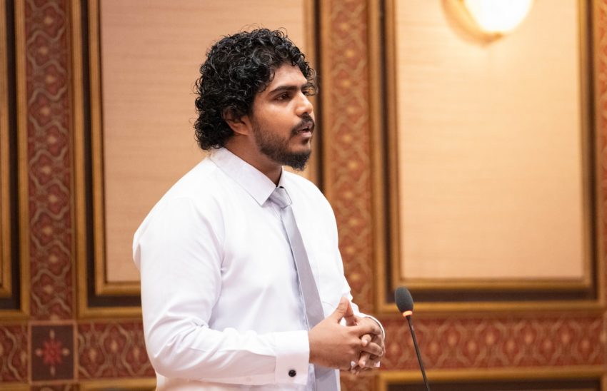 ފަނޑިޔާރުން މަދުކުރުމުގެ ބިލަށް އަޒާން ވޯޓެއް ނުދެއްވި، ވިދާޅުވީ އެ އިސްލާހު ގާނޫނު އަސާސީއާ ޚިލާފު ކަމަށް