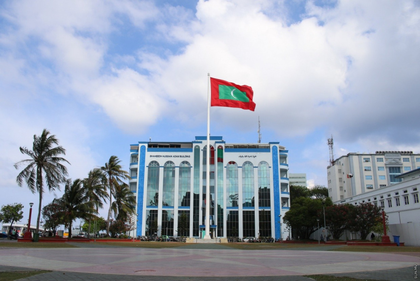 ތޫނު ހަތިޔާރުބޭނުންކޮށްގެން މާރާމާރި ހިންގި ކުޑަކުދިންތަކެއް ހައްޔަރަށް