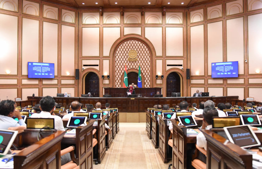 ބެންޗު ކުޑަކުރާ ބިލް އިސްލާހުކުރުމަށް އަލުން ކޮމިޓީއަށް