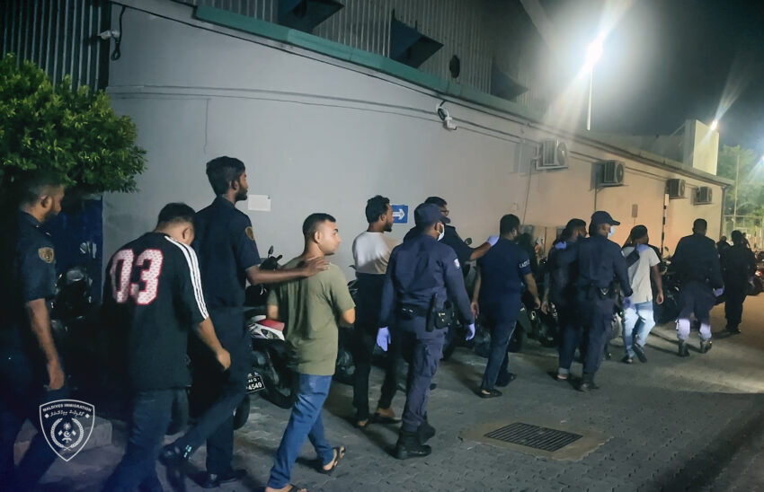 ނުތާހިރު ކެފޭއަކުން 11 ބިދޭސީން ބަންދު