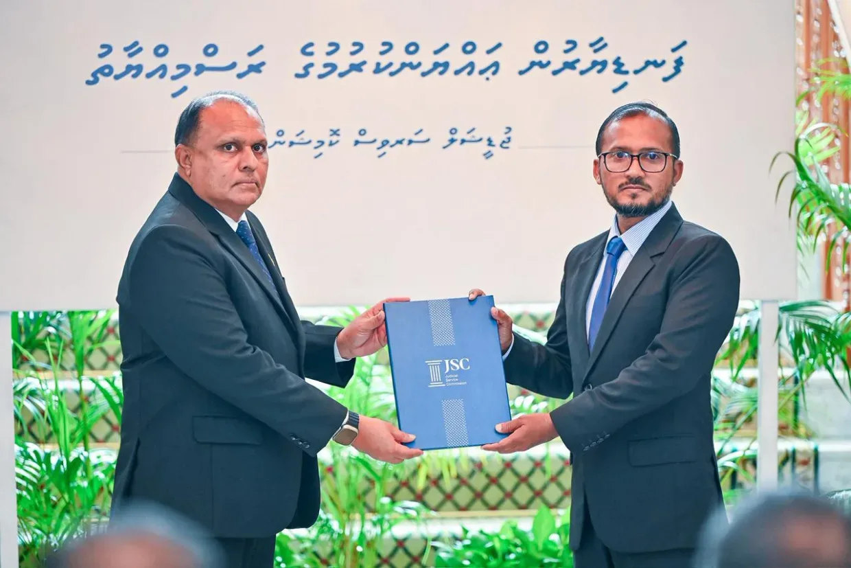 ހައިކޯޓުގެ ފަނޑިޔާރުކަމަށް އައްޔަނުކުރެއްވިތާ އަހަރެއް ނުވަނީސް މާހިރު ރިޓަޔަރ ކުރައްވަނީ