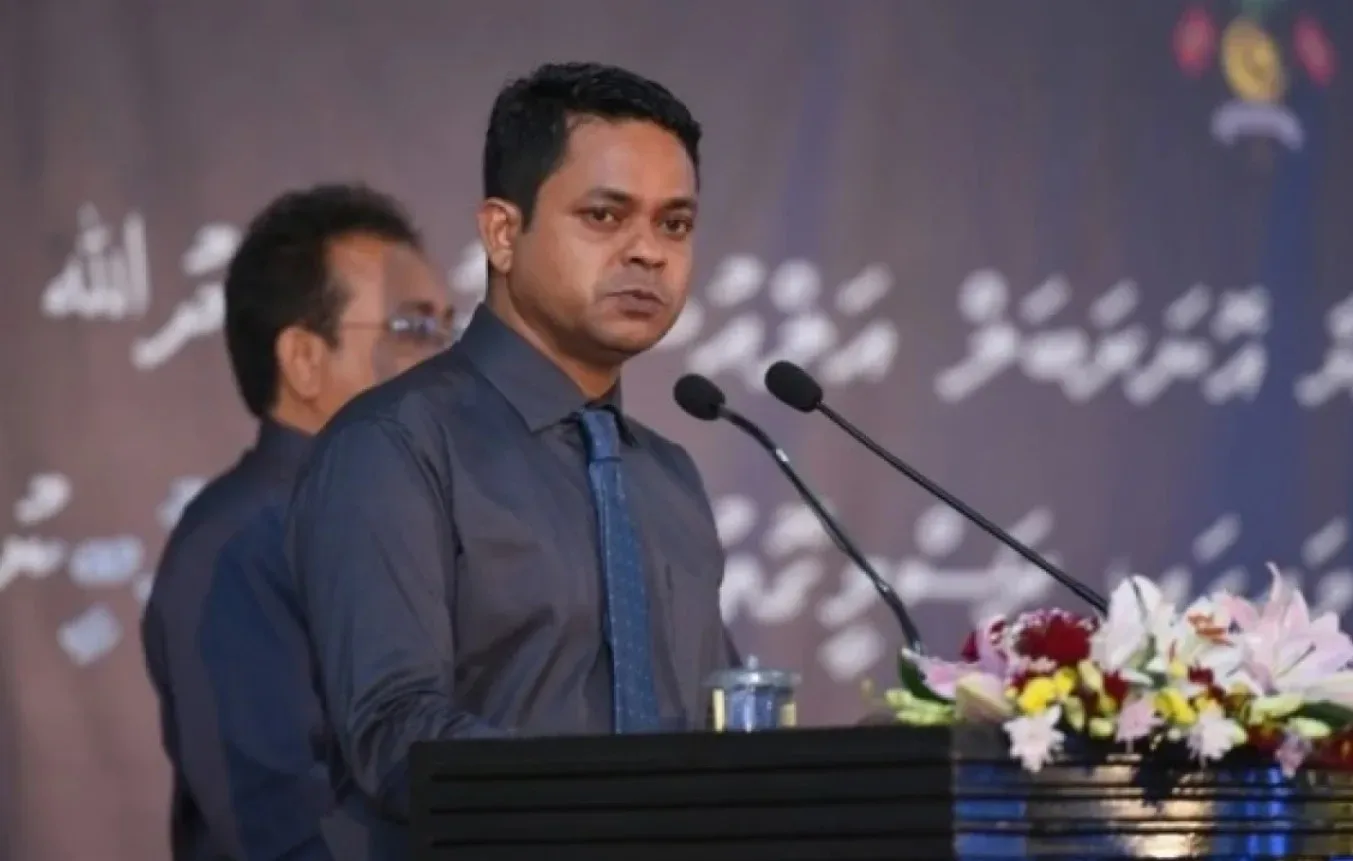 ހިޔުމަންރައިޓްސް ދާއިރާގަ ރާއްޖޭގަހުރި އެންމެ ތައުލީމީ ތަޖުރިބާކާރުގެ ބަދަލުގަ އެޗްއަރުސީއެމް އަށް މިއުޒިކް ކޮމްޕޯޒަރެއް އައްޔަނުކުރަން މަޖިލީހުން ފާސްކޮށްފި