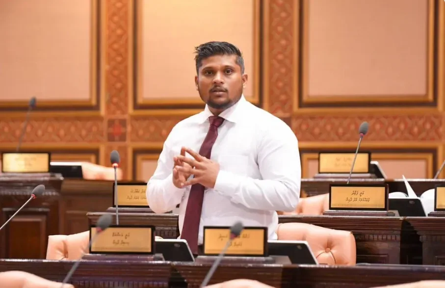 ޓެކްސް އިސްލާހާ އެމްޑީޕީ މެންބަރުން ދެކޮޅުހަދަނީ ޕީއެންސީން ހުށަހަޅާ ކަންކަމަށް ތާއިދުނުކުރަން އެ ޕާޓީގެ ލީޑާރޝިޕުން އަންގާފައިވާތީ: މެންބަރު އަލީ އަޝްރަގް