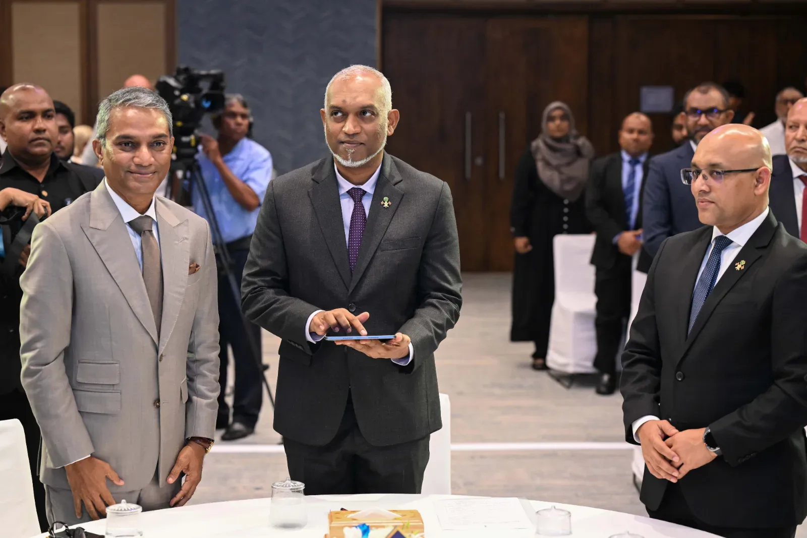 ވިޔަފާރިވެރިޔާ ޖަނާހުގެ ބޭންކު ރައީސް ޑރ މުއިއްޒު އިފުތިތާޙުކޮށްދެއްވައިފި