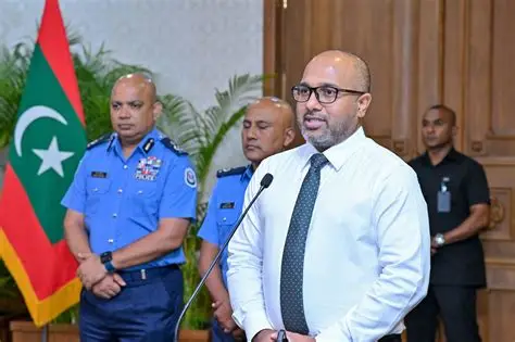 ޑޮލަރުން މުސާރަ ލިބޭ ފަރާތްތަކުން ބޮޑުއަގުގަ ޑޮލަރު މާރުކުރާނަމަ ފިޔަވަޅު އަޅާނެކަމުގެ އިންޒާރު ހޯމް މިނިސްޓަރު ދެއްވައިފި