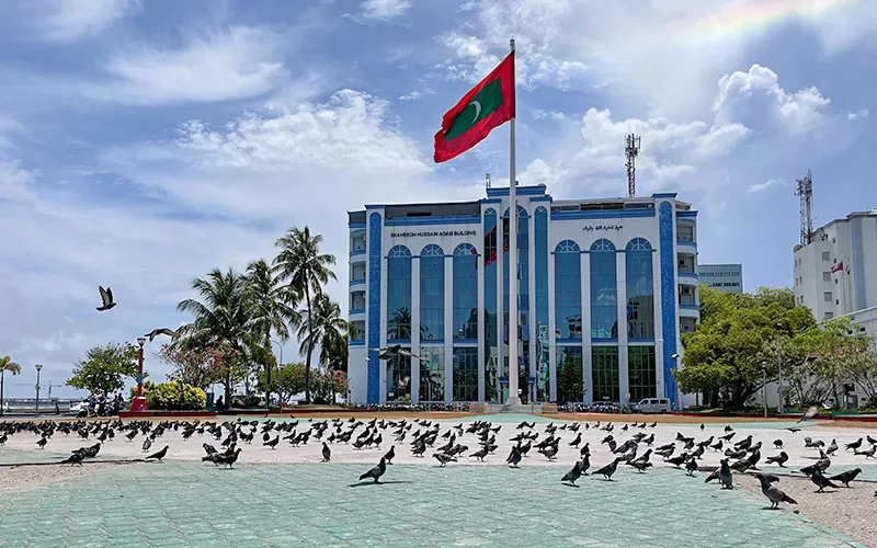 ރާއްޖެއައި އެމެރިކާ މީހެއްގެ ލަގެޖުން ވަޒަން އަޅާފައިވާ މެގަޒިންއެއް ފެނިގެން އެމީހާ ހައްޔަރުކޮށްފި