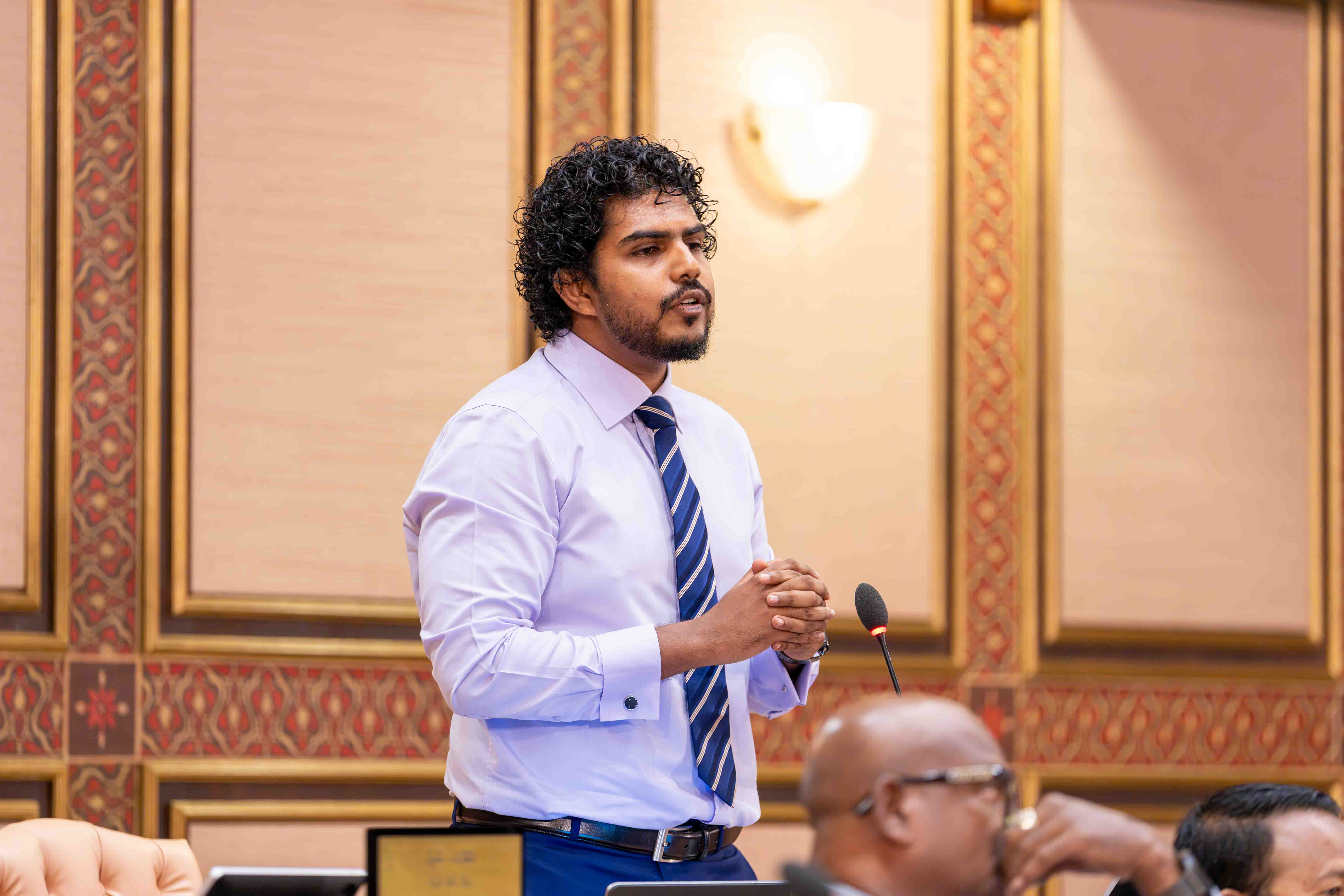 ފެނަކައިން އައްޑޫގައި ހިންގާފައިވާ މަޝްރޫއުތަކާގުޅޭ ކޮޜަޕްޝަން މައްސަލަތަކެއް ފުލުހުންނަށް ހުށަހަޅަން މަޖިލީހުން ފާސްކޮށްފި